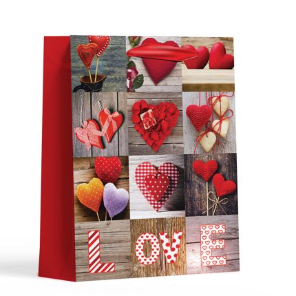 اكياس الهدايا بطابع الحب