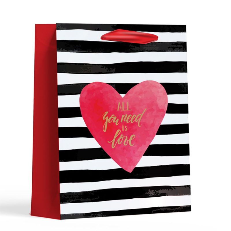 اكياس الهدايا بطابع الحب