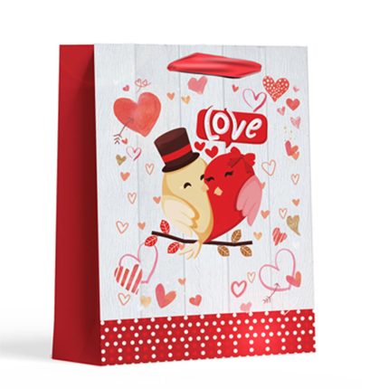 اكياس الهدايا بطابع الحب